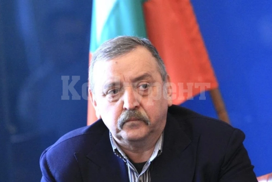 Проф. Тодор Кантарджиев: Слънцето и водата са врагове на коронавируса, морето е безопасно
