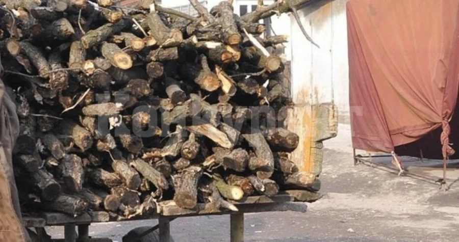 Униформените спипаха каруца с незаконни дърва в Черно поле