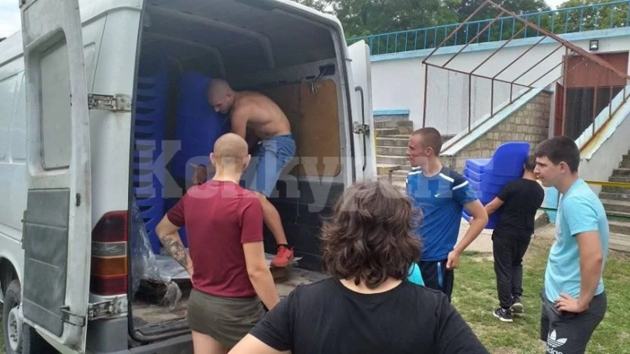 Ще има ли пак мъжки тим в Селановци? Монтираха седалки и камери на стадиона