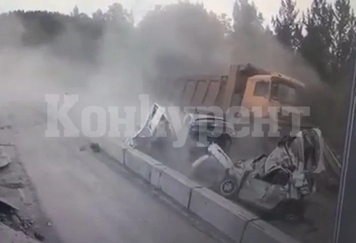 ВИДЕО е запечатало момента на ужасна катастрофа със загинали и ранени
