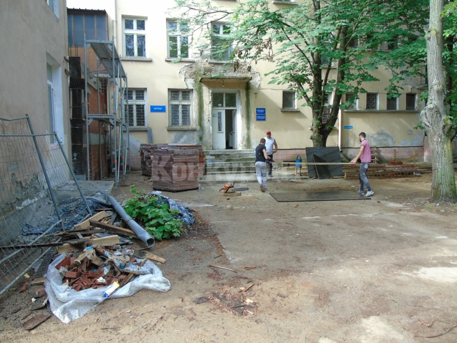 Усилени ремонти кипят в болницата в Бяла Слатина СНИМКИ