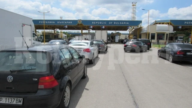 Колони от автомобили на \