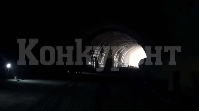 Част от осветлението на тунел \