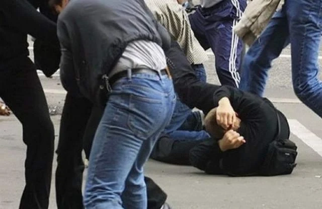 Див екшън! Врачанин и непълнолетния му син нападнаха и пребиха непознат, който се разхождал в Козлодуй