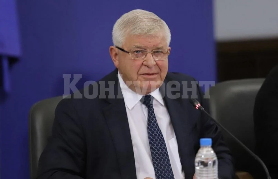 ОБНОВЕНА Връщат маските на закрито