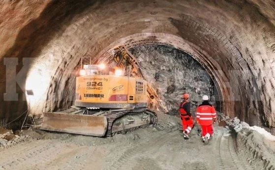 Срутване в тунел „Железница”, има затрупани хора