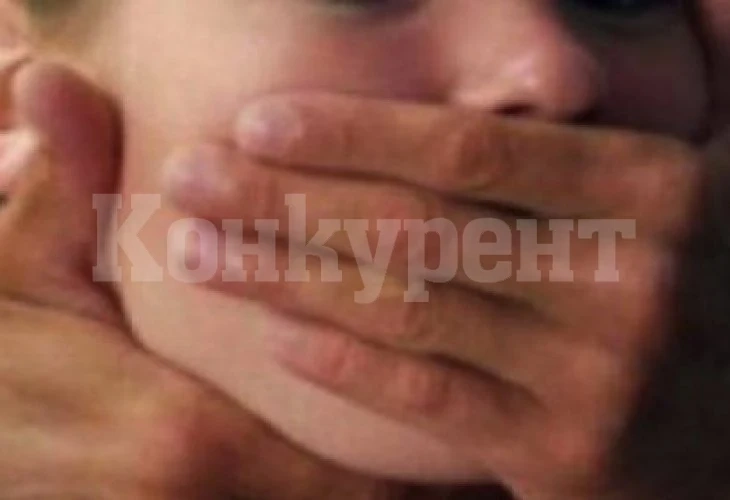 17-годишен перверзник набара малолетно момиче в блок в \