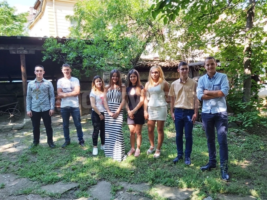 Раздадоха дипломите в ПГ „Димитраки Хаджитошин“ СНИМКИ
