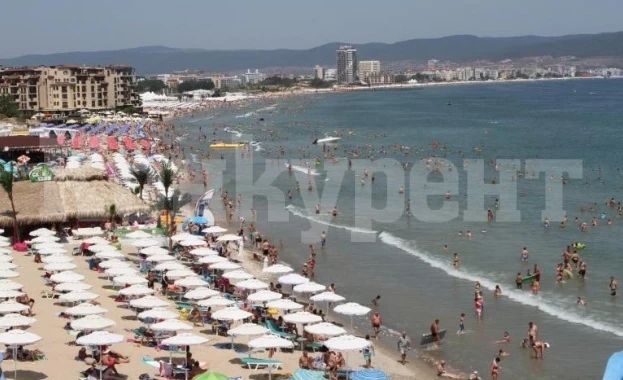 Въведоха 4 лв. такса за паркиране под дърво в Черноморец