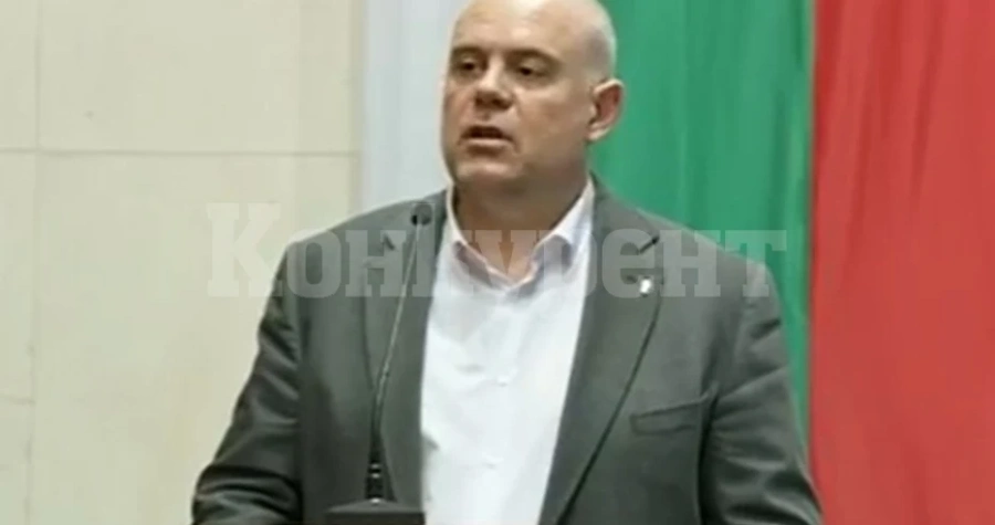 Гешев: Арестуван е началникът на отдела за наркотрафик в ГДБОП за получаване на подкуп