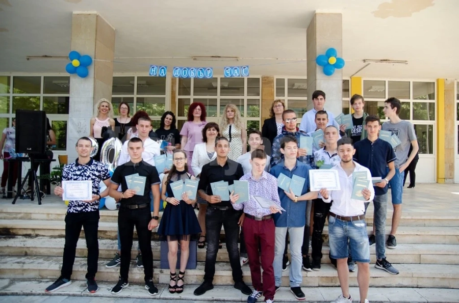 Раздадоха дипломите в ПТГ \