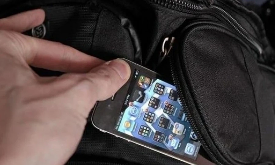 Заловиха крадец, задигнал мобилен телефон