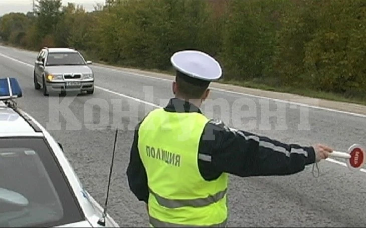 Моторист блъсна полицай в София при опит за проверка