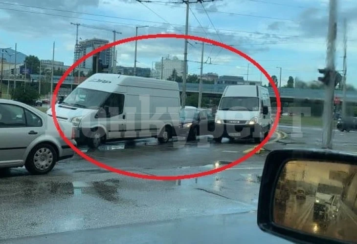 Джигит направи голяма беля заради лятната буря в София СНИМКИ
