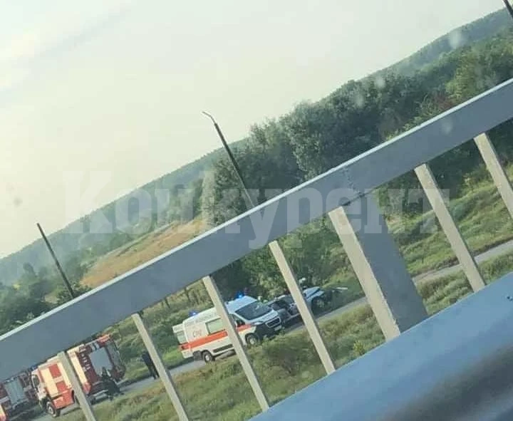 Трагедия! Младо момиче загина, след катастрофа с „Рено“ в метален стълб СНИМКА