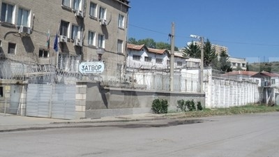 Затворник иска 200 хил. лв., не му завеждали жалбите, но съдът го отряза
