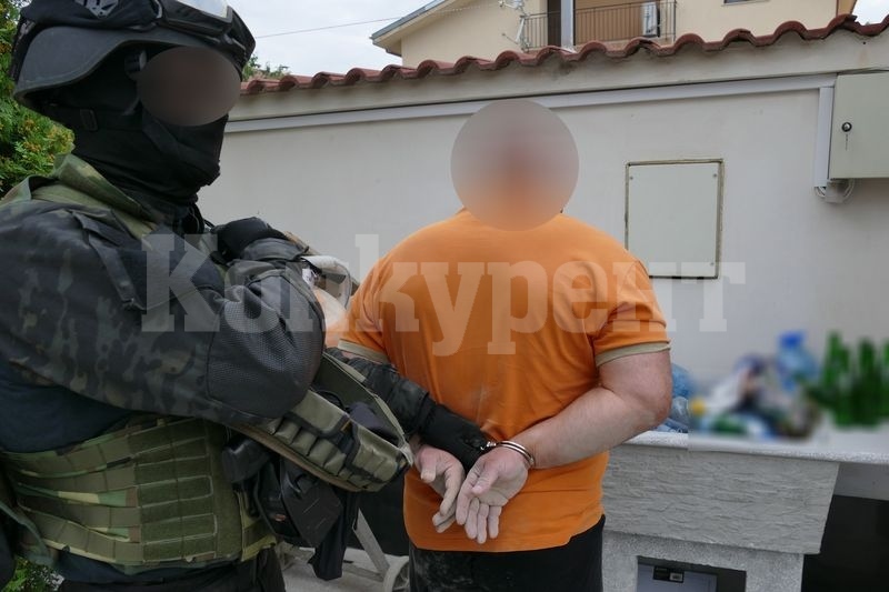 Удар на полицията! Откриха дрога, патрони и пистолет в...