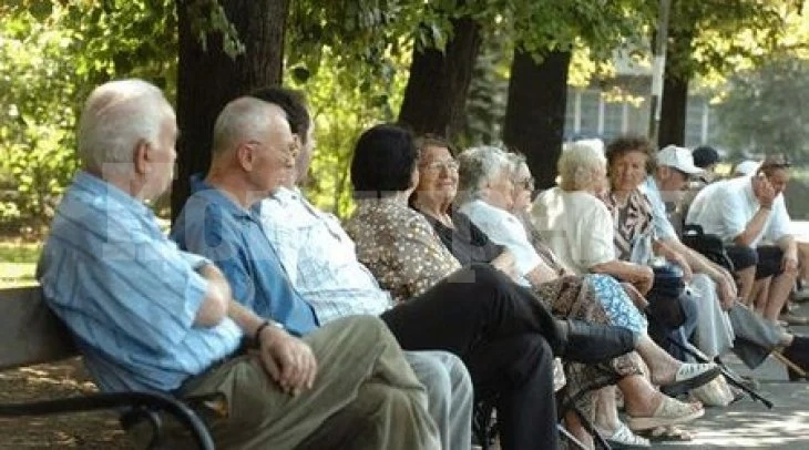 Въпреки кризата: Българите цакат бесни пари по схема за пенсия