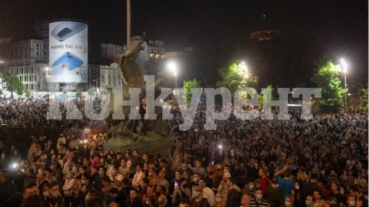 Сръбският печат: Истинска война се водеше тази нощ по улиците на Белград (Видео)