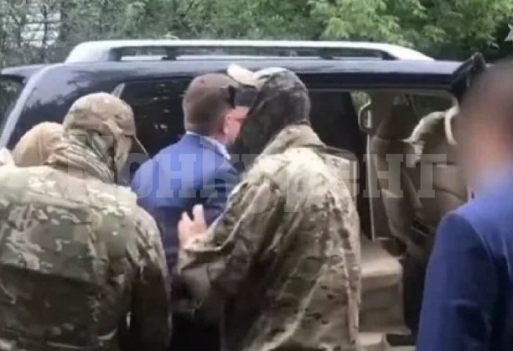 Задържаха областен управител за убийства ВИДЕО