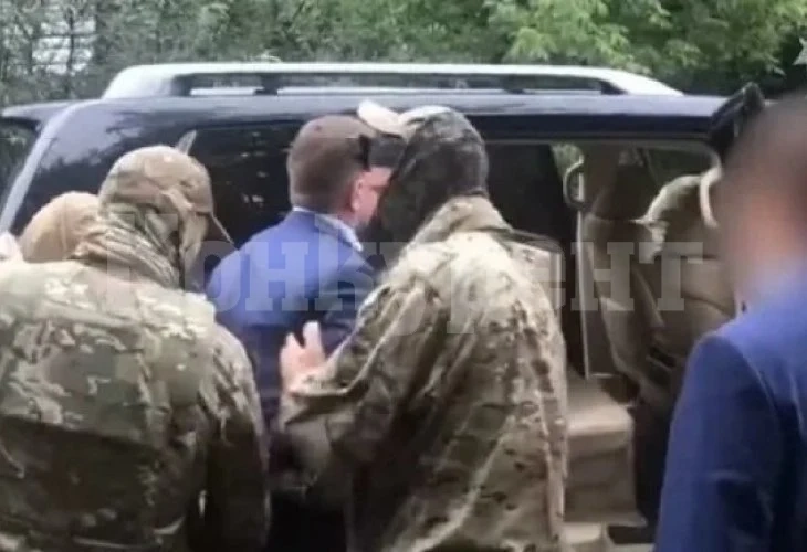 Задържаха областен управител за убийства ВИДЕО