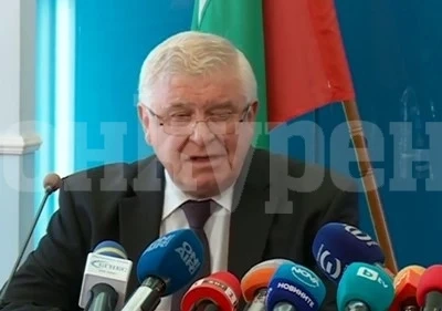 Ананиев: Забраняват се груповите събирания с над 30 души (На живо)