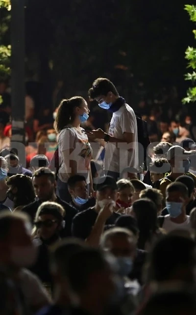 Третата вечер на демонстрации в Белград премина мирно, след две нощи на насилие
