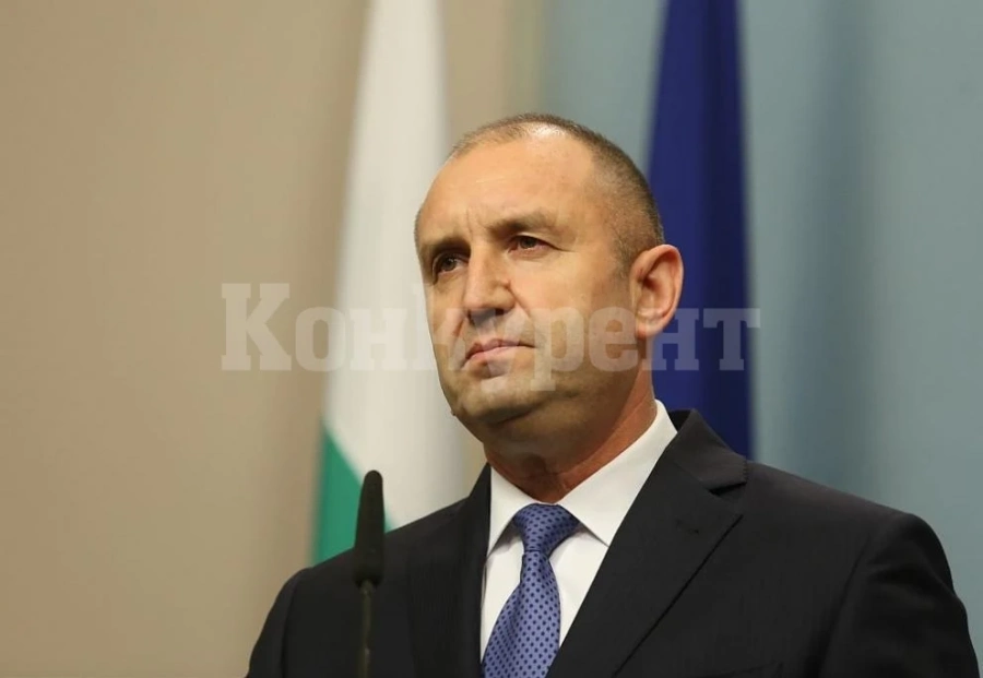 Президентът Радев поиска оставките на правителството и главния прокурор