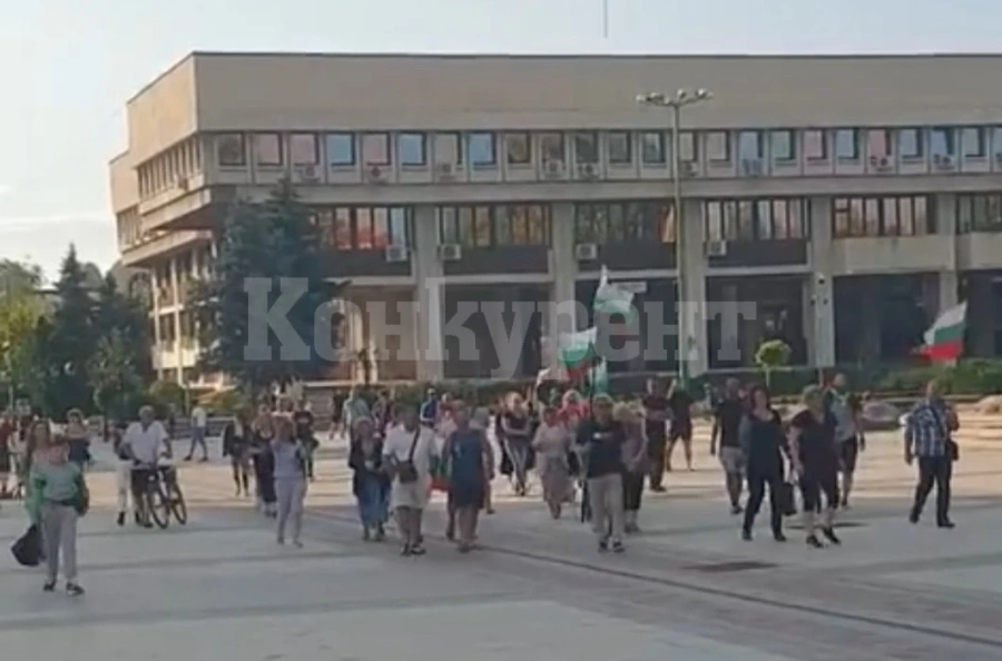 И във Видин развяха знамената на площада СНИМКИ