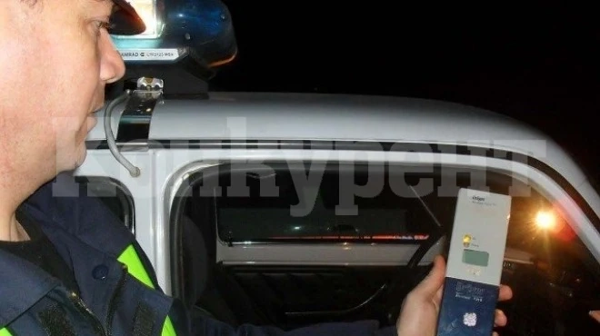 Арестуваха двама мъртво пияни шофьори