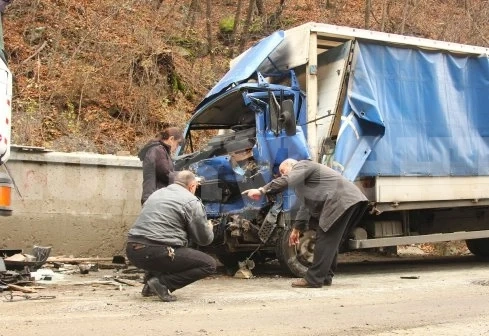 Турски ТИР се заби в турски влекач на Е-79 между Видин и Монтана