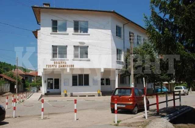 Продават селски казан и още 5 сгради на търг