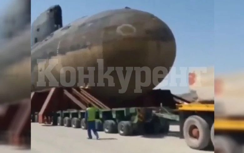 Зрелищно ВИДЕО: Камиони буксират огромна руска подводница в пустиня