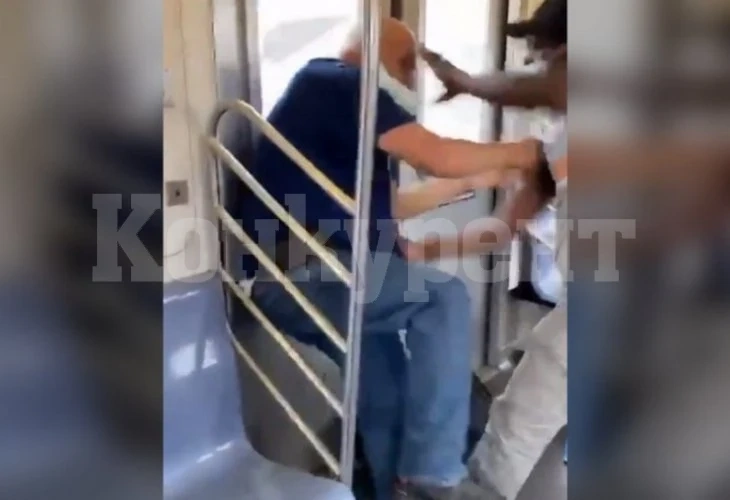 Ужас в Ню Йорк: Чернокожи партизани колят белите направо в метрото ВИДЕО