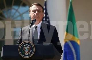 US губернатор, противник на носенето на маски, е заразен с коронавирус