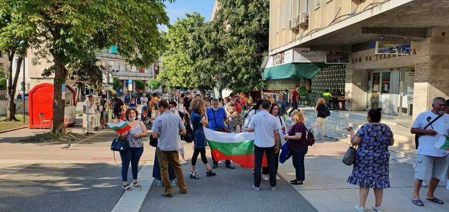 Протест срещу властта и във Враца СНИМКИ и ВИДЕО