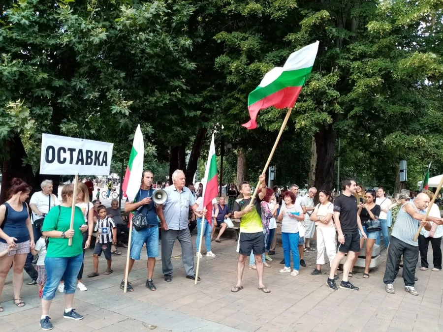 Стотици излязоха в Монтана с призиви за оставка СНИМКИ