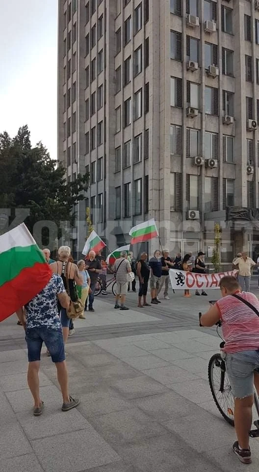 Във Видин пак излязоха на улицата, искат оставката и на депутата Росен Живков
