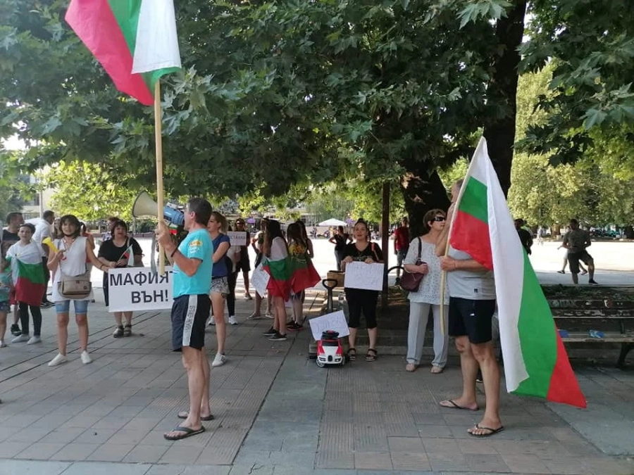 По-малко от вчера, но в Монтана пак излязоха на протест СНИМКИ