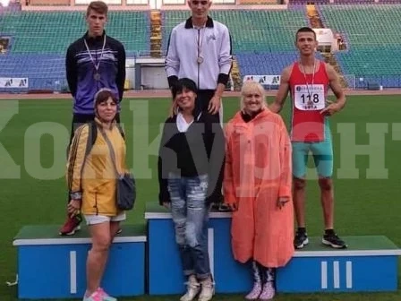 Медали за наши атлети в средните бягания