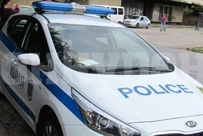 Немец раздава удари на полицаи в Павликени, арестуват го