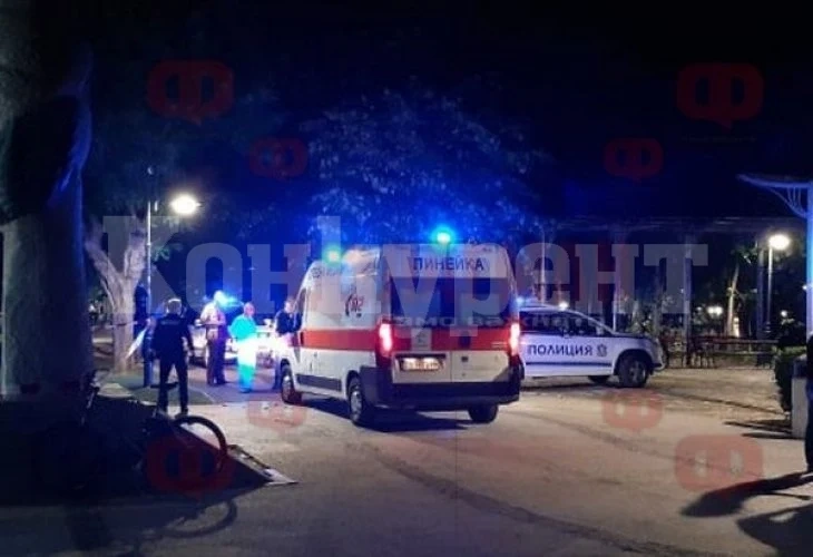 Ужас в Бургас! Наръгаха мъж 4 пъти в гърба пред погледа на десетки ВИДЕО 18+