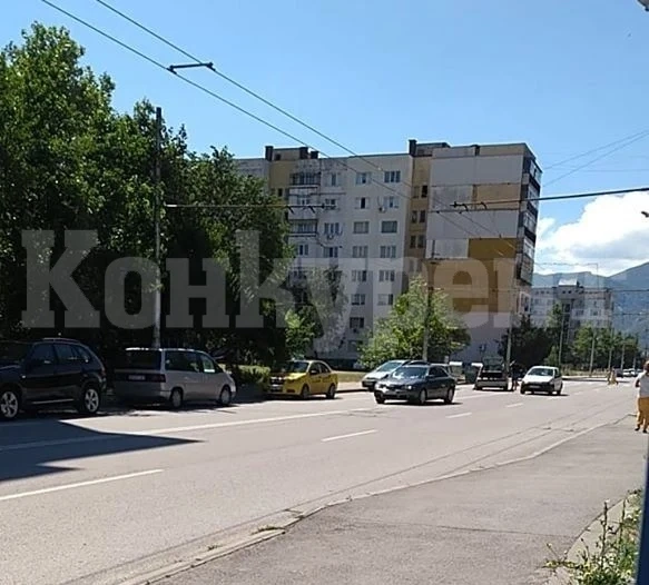 Лека катастрофа е станала на натоварена улица във Враца СНИМКА