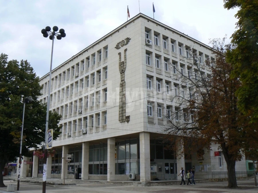 Община Мездра продава на търг свои имоти
