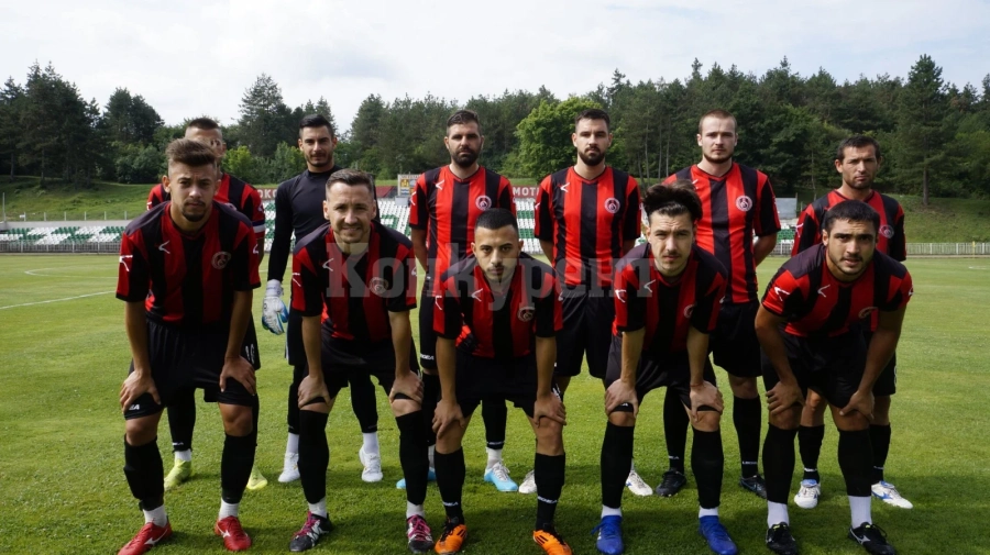 Локо /Мз/ картотекира 19 играчи за Трета лига
