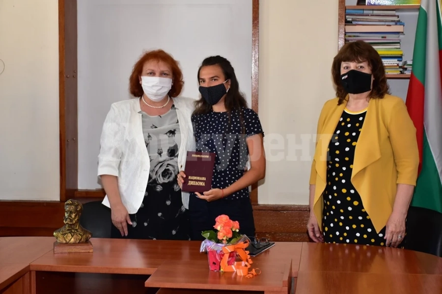 Зрелостничка от Враца получи почетно отличие