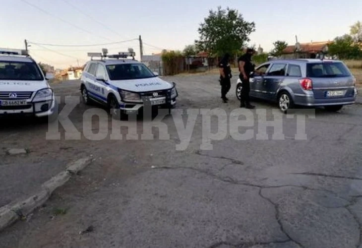 Крясъци и викове в ромското гето Комлука в Бургас, командоси разбиват врати, ето какво се случва