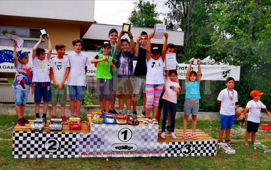 СТМК Враца стана отборен победител в Национални ученически състезания по автомоделни спортове СНИМКИ