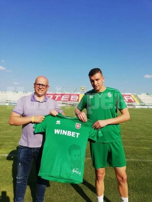 Педро и Ничев подписаха с врачани СНИМКИ