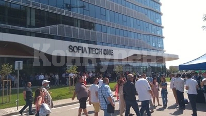 Задръствания по Цариградско шосе заради националното събрание на ГЕРБ (Снимки)